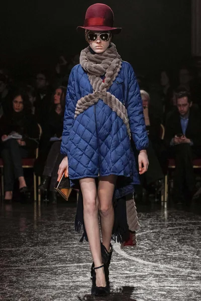 Look 15